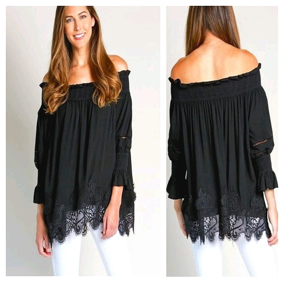 NWT ~ PAPARAZZI BY BIZ Off-the-shoulder Lace Top